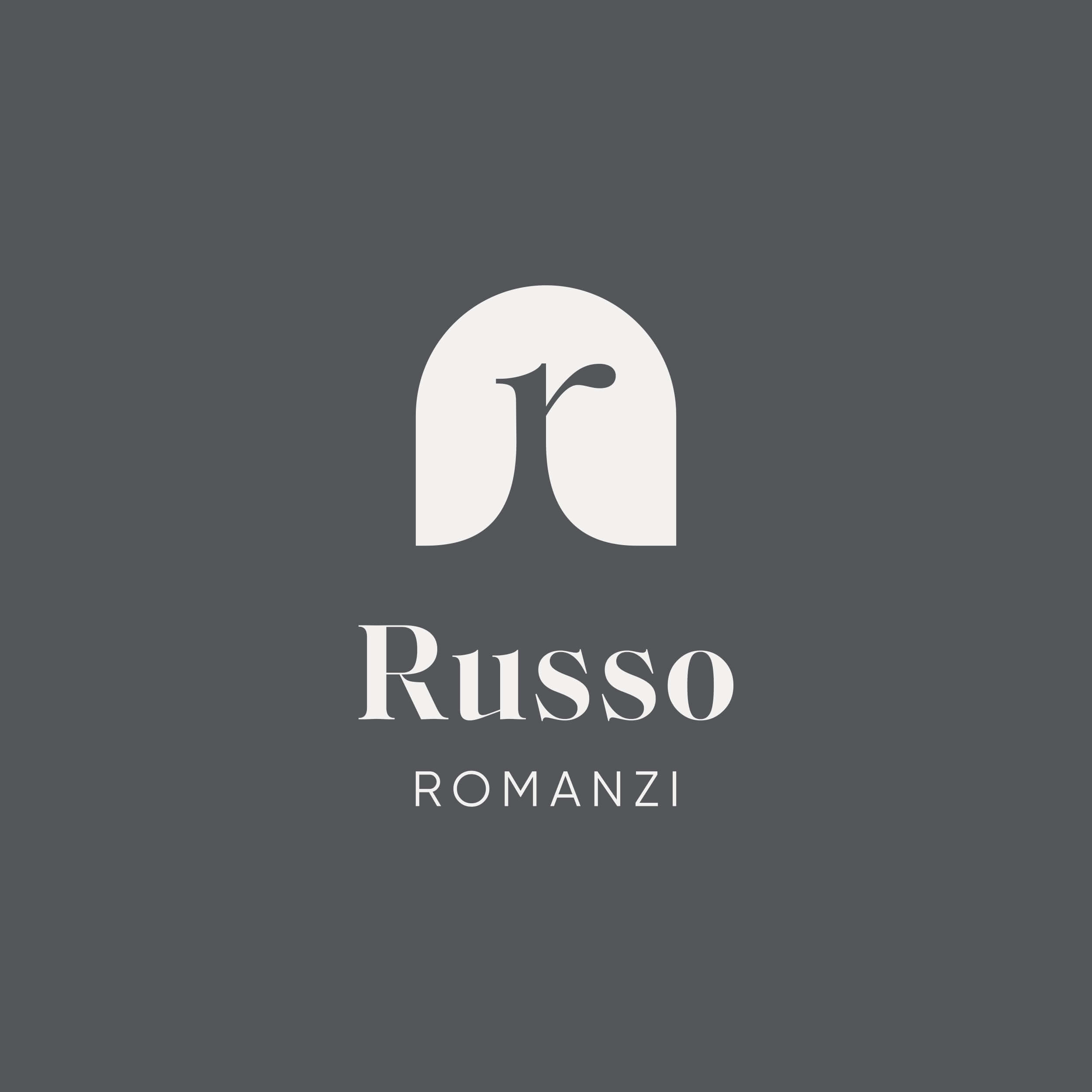 Logo in versione negativa di Russo Romanzi