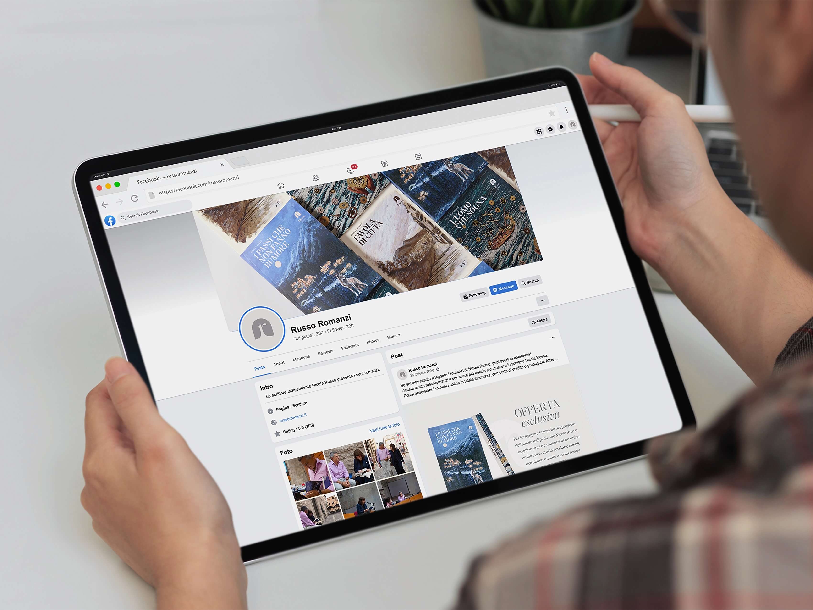 Pagina Facebook dell'autore indipendente Nicola Russo in versione tablet orizzontale