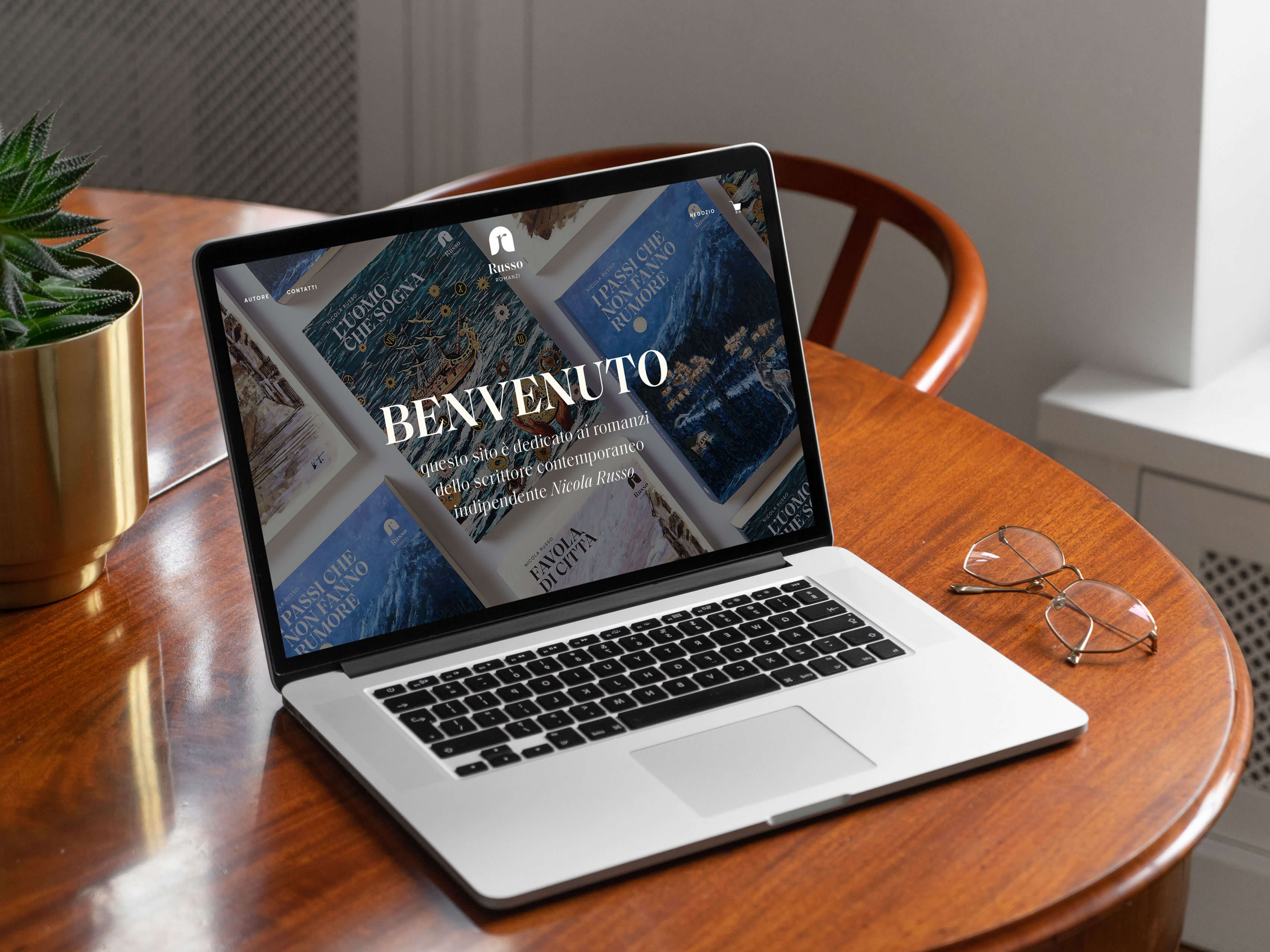 Homepage versione desktop del sito e-commerce www.russoromanzi.it