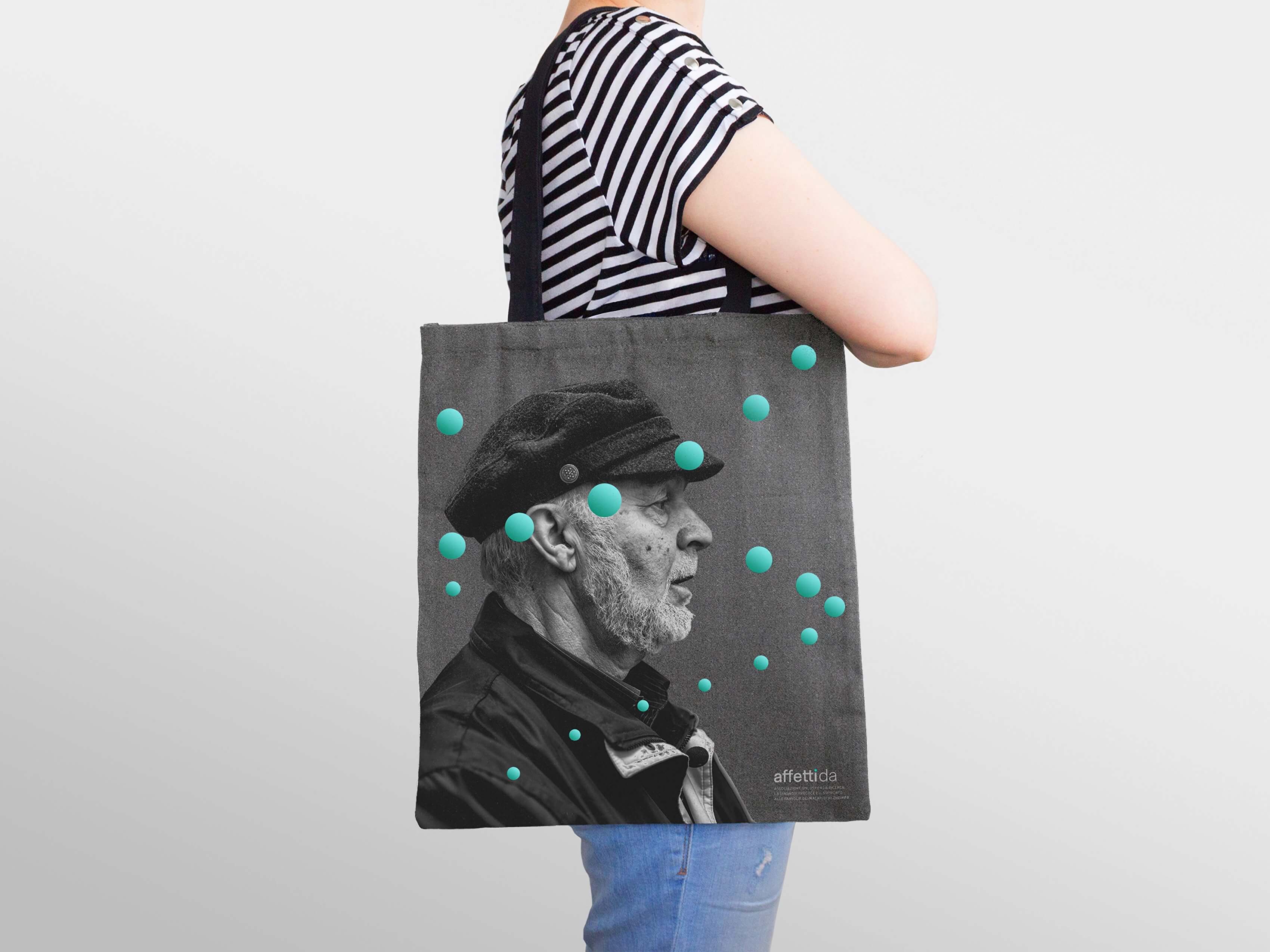 Esempio di una tote bag dell'associazione onlus Affetti da