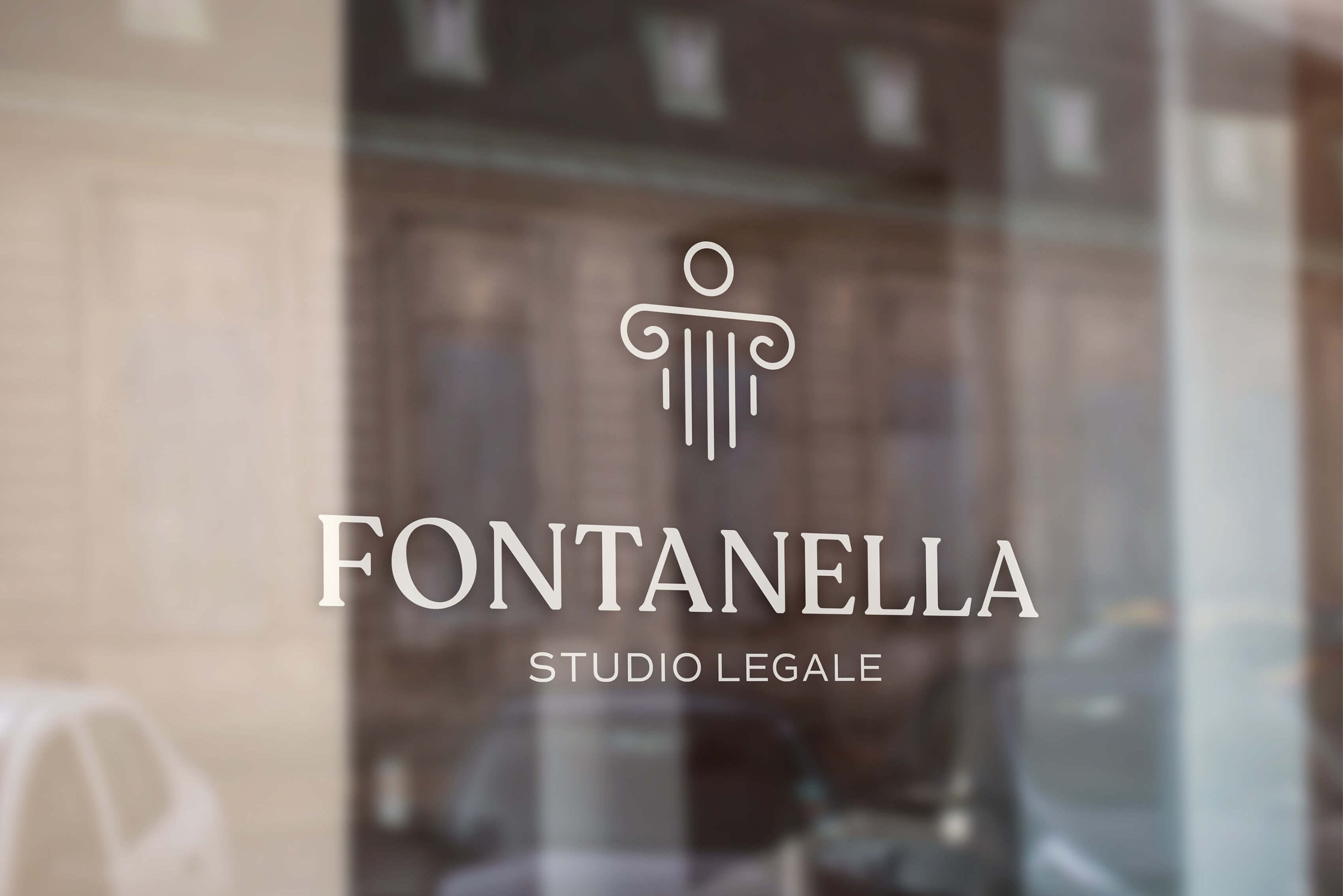 Insegna personalizzata su finestra con logo Fontanella Studio Legale