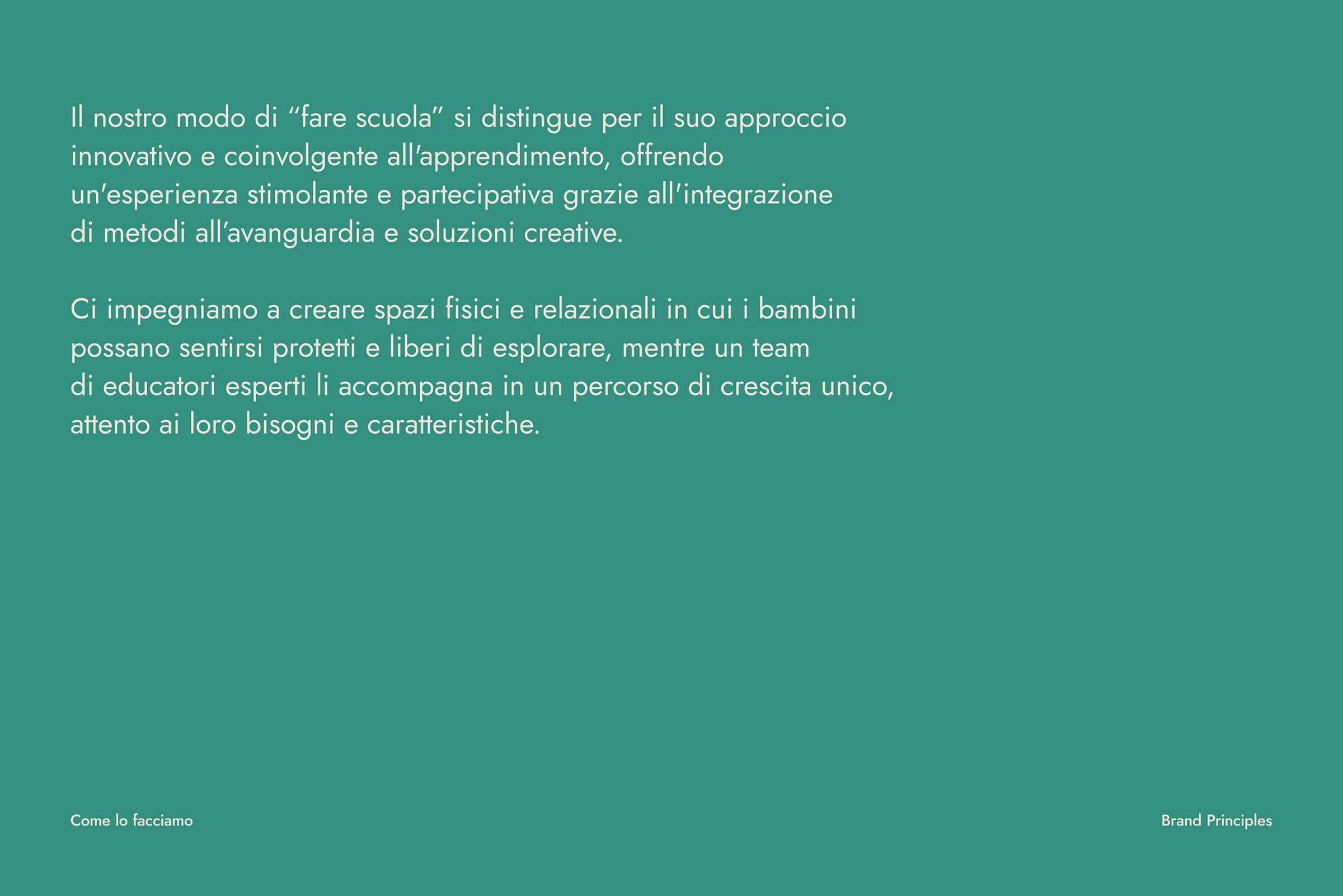 Text in Italian describing an innovative and engaging educational approach focused on creating safe physical and relational spaces for children, supported by expert educators.