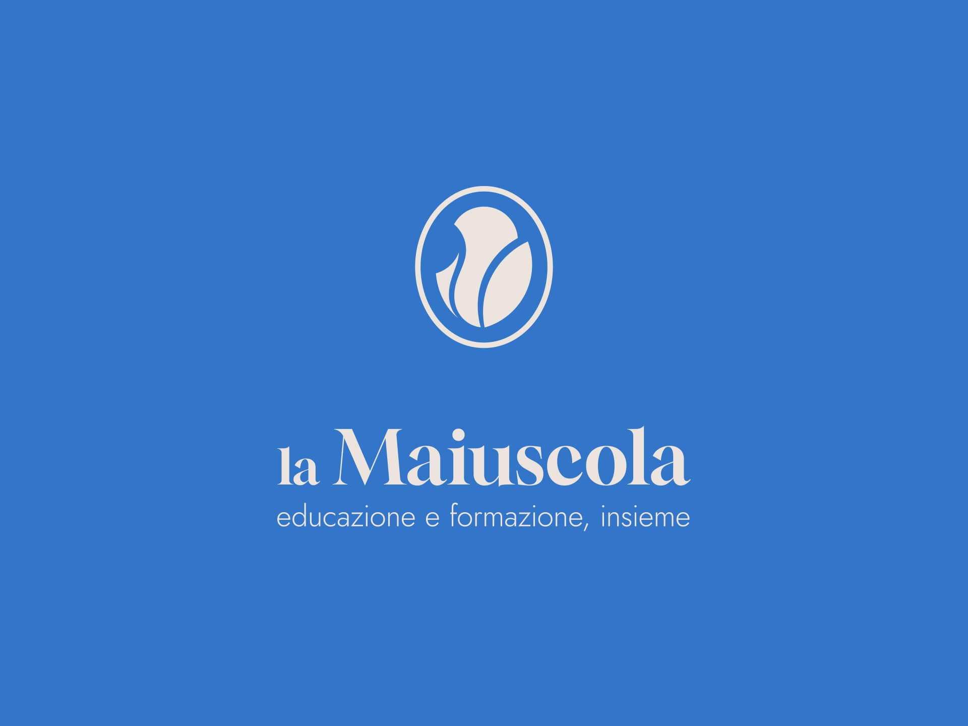 La Maiuscola logo with stylized tulip icon above the text 'la Maiuscola educazione e formazione, insieme' on a blue background.