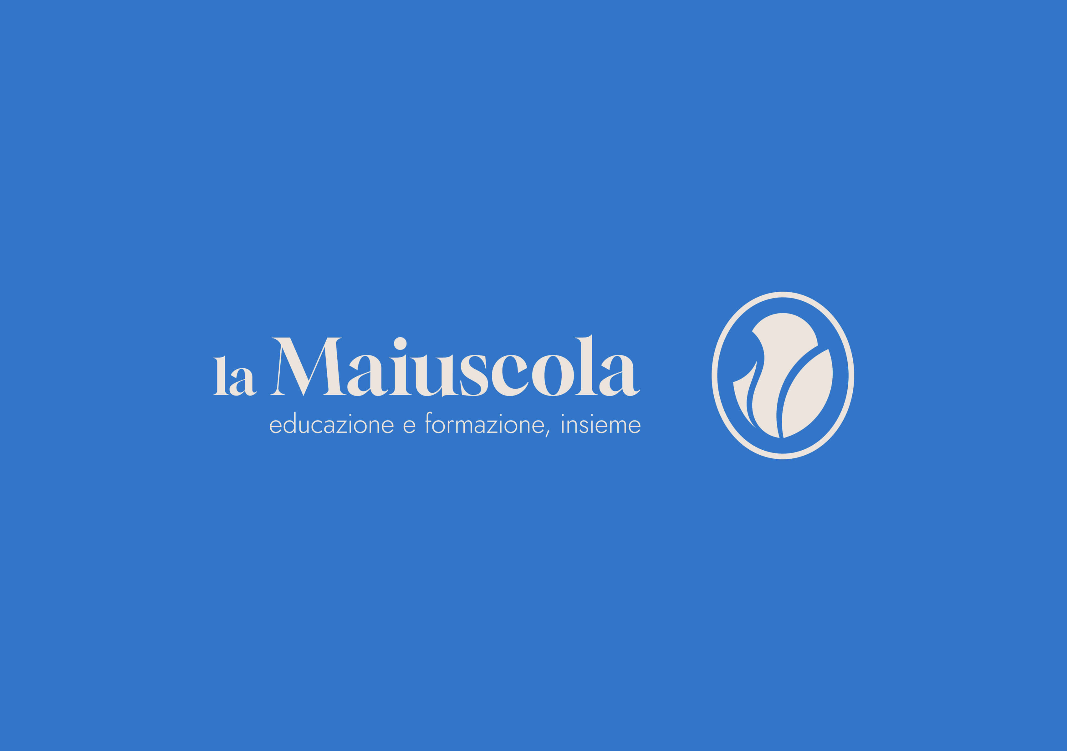 La Maiuscola logo with a stylized tulip emblem and the slogan educazione e formazione, insieme on blue background.